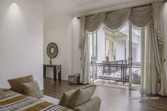 Image 10 from Élégante villa de 5 chambres avec toit-terrasse et vue sur l'océan à vendre près de Pecatu