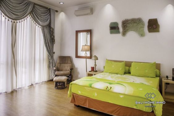 Image 8 from Élégante villa de 5 chambres avec toit-terrasse et vue sur l'océan à vendre près de Pecatu