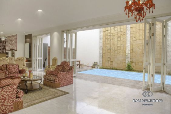 Image 5 from Élégante villa de 5 chambres avec toit-terrasse et vue sur l'océan à vendre près de Pecatu