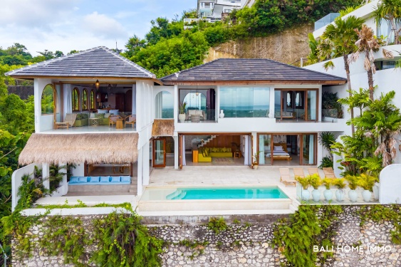 Image 1 from Villa de 3 chambres à flanc de falaise + studio avec vue sur l'océan à vendre à Bingin