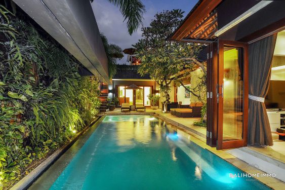 Image 3 from Exquise villa de 3 chambres à coucher à vendre en pleine propriété à Bali Kerobokan