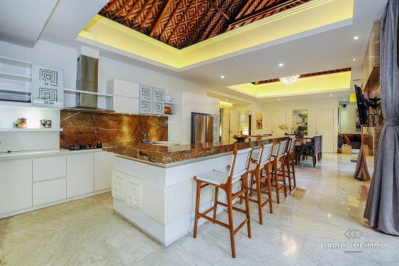 Image 13 from Vila 3 Kamar Tidur yang Indah Dijual Hak Milik di Bali Kerobokan