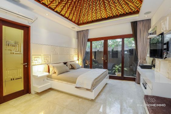 Image 17 from Vila 3 Kamar Tidur yang Indah Dijual Hak Milik di Bali Kerobokan