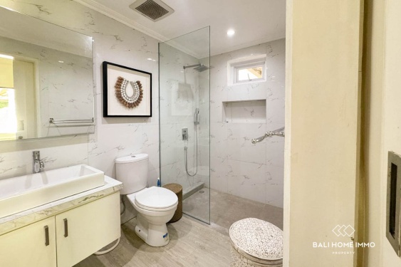 Image 14 from Villa Bergaya Keluarga dengan 5 Kamar Dijual di Umalas