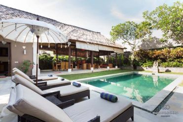 Image 1 from Villa complexe de 14 chambres à vendre en pleine propriété dans la région de Tanah Lot.