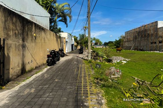 Image 3 from Freehold Land in Prime Oberoi Close to the Beach