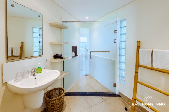 Image 19 from Villa de 15 chambres avec vue sur l'océan à vendre à Uluwatu