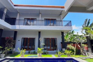 Image 2 from Guest House à vendre et à louer à long terme près de la plage de Batu Bolong