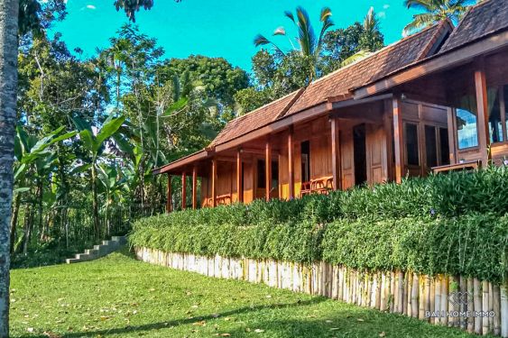 Image 2 from Villa 6 chambres avec vue sur la colline à vendre à Bali Ubud