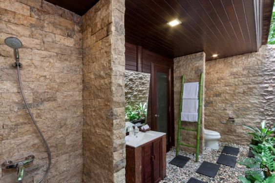 Image 11 from Hotel and Resort with 16 Bedrooms for Sale Freehold in Lombok