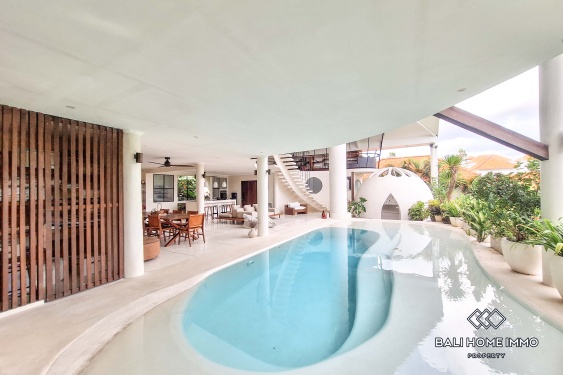 Image 2 from Villa emblématique de 4 chambres à louer à Canggu Batu Bolong