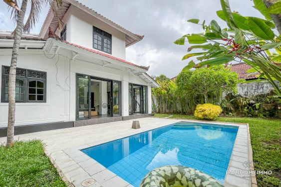 Image 1 from Villa de 3 chambres récemment rénovée à vendre en bail à Seminyak Bali