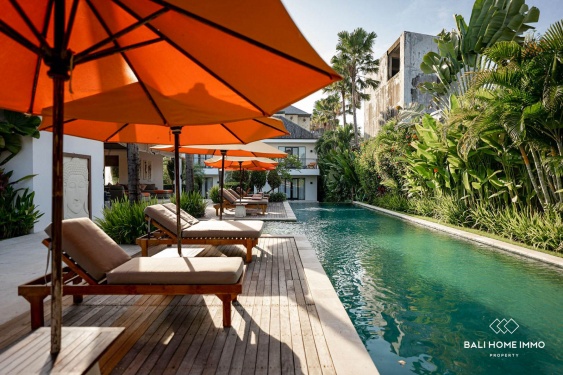 Immersive Tropical 6 bedroom Villa for sale Leasehold in Batu Bolong
