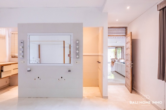 Image 14 from Villa de 4 chambres à coucher, un véritable bijou pour investisseurs, à vendre au cœur de Berawa