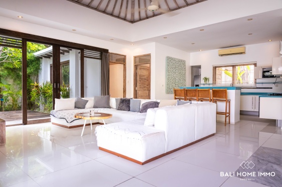 Image 3 from Villa de 4 chambres à coucher, un véritable bijou pour investisseurs, à vendre au cœur de Berawa