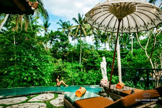 Image 2 from Luxueuse villa de 5 chambres avec vue sur la jungle à vendre à Bali Ubud.