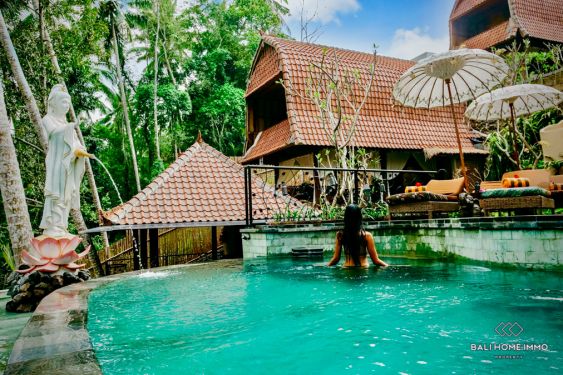 Image 1 from Luxueuse villa de 3 chambres avec vue sur la jungle à vendre à Bali Ubud.
