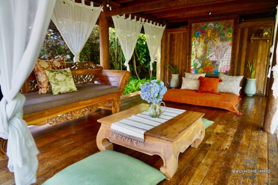 Image 3 from Luxueuse villa de 5 chambres avec vue sur la jungle à vendre à Bali Ubud.