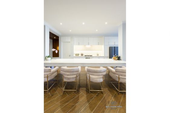 Image 11 from Townhouse Mewah 4 Kamar Tidur Bergaya Georgia untuk Disewakan Tahunan di Babakan Canggu Bali