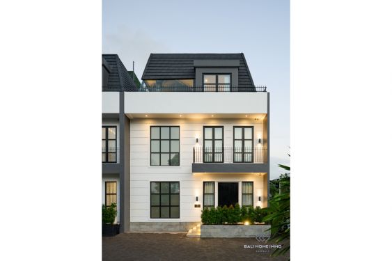 Image 5 from Townhouse Mewah 4 Kamar Tidur Bergaya Georgia untuk Disewakan Tahunan di Babakan Canggu Bali