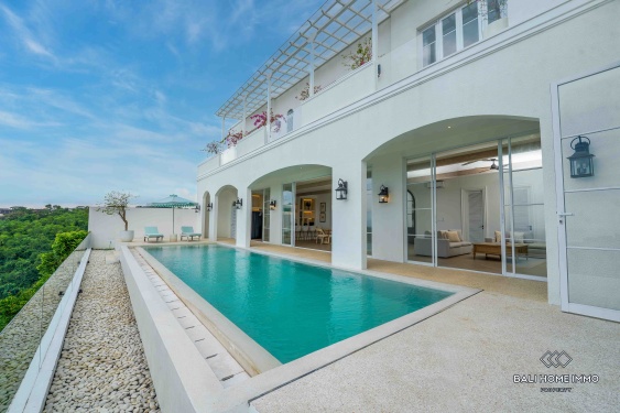 Villa de luxe de 4 chambres avec vue sur l'océan à louer à l'année ou au mois à Ungasan