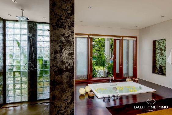 Image 14 from VILLA DE 7 CHAMBRES AVEC VUE SUR LA FALAISE ET L'OCÉAN À VENDRE À BALI PRÈS DE LA PLAGE DE PANDAWA