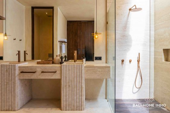 Image 18 from Villa de luxe de 3 + 1 chambres au bord de la rivière à vendre en location à Bali Tumbak Bayuh