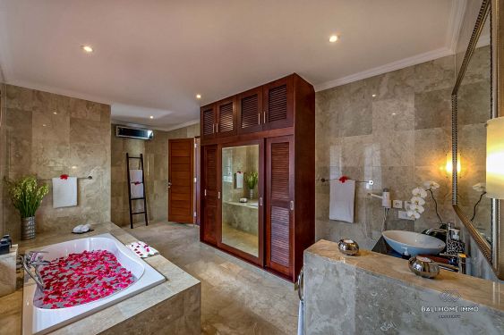 Image 15 from Villa Mewah 3 Kamar Dijual di Bali Seminyak