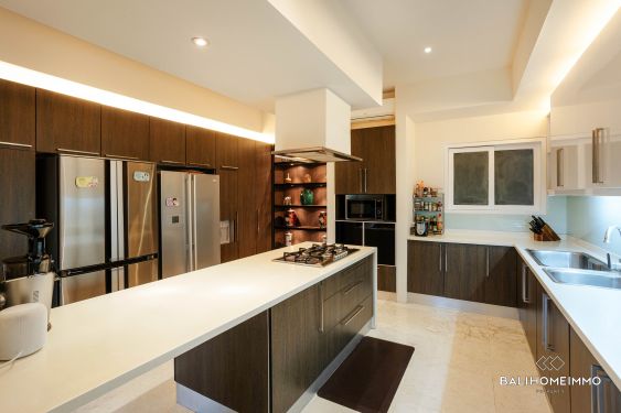 Image 9 from Villa mewah 3 kamar tidur di jantung Seminyak untuk dijual