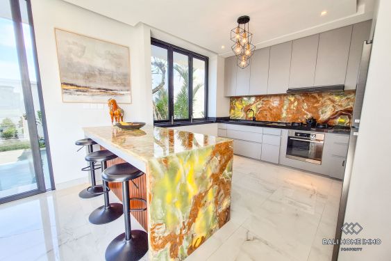 Image 8 from Villa familiale de 4 chambres avec vue sur l'océan à louer à distance de Lima Beach Bali