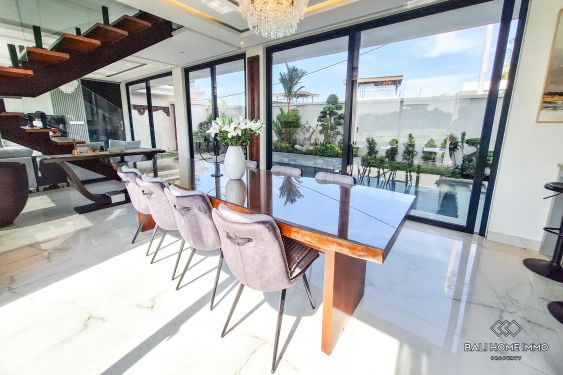 Image 7 from Villa familiale de 4 chambres avec vue sur l'océan à louer à distance de Lima Beach Bali