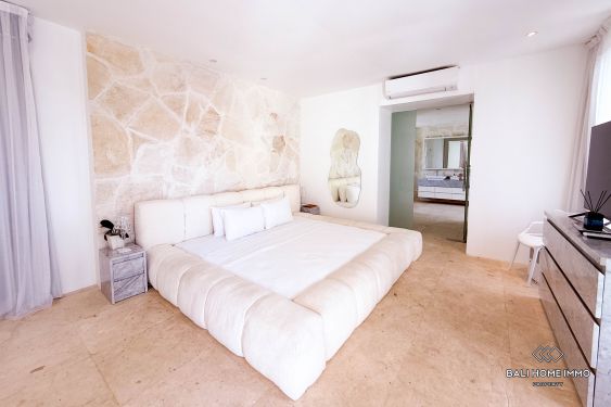 Image 8 from Dijual Villa Luas 4 Kamar Tidur dengan Taman di Seminyak