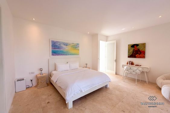 Image 17 from Dijual Villa Luas 4 Kamar Tidur dengan Taman di Seminyak