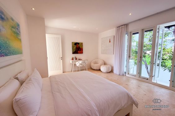 Image 18 from Dijual Villa Luas 4 Kamar Tidur dengan Taman di Seminyak