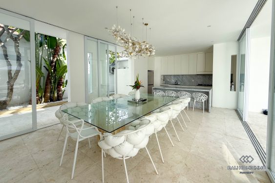 Image 5 from Dijual Villa Luas 4 Kamar Tidur dengan Taman di Seminyak