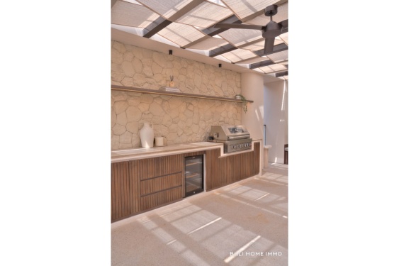 Image 17 from Villa de luxe de 4 chambres avec vue sur la mer à vendre et à louer à l'année à Bingin