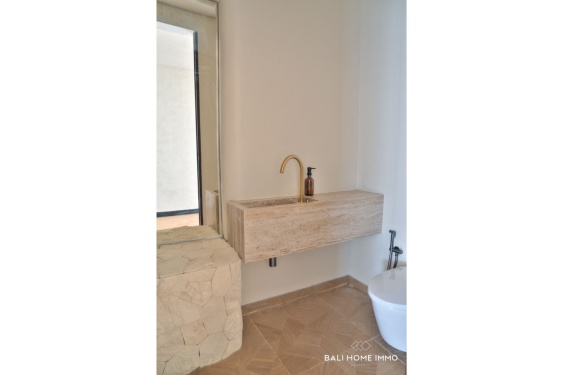 Image 15 from Villa de luxe de 4 chambres avec vue sur la mer à vendre et à louer à l'année à Bingin