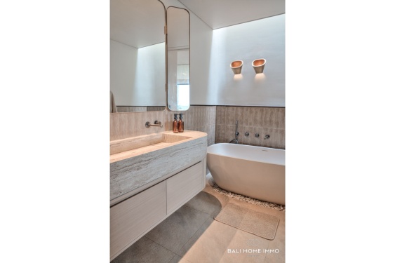 Image 13 from Villa de luxe de 4 chambres avec vue sur la mer à vendre et à louer à l'année à Bingin