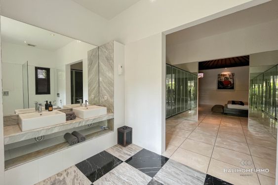 Image 16 from Spacious 5 Bedroom Villa for Sale Freehold in Bali Seminyak