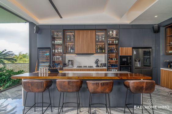 Image 8 from VILA MEWAH DENGAN 5 KAMAR TIDUR DIJUAL HAK MILIK DI BALI UMALAS