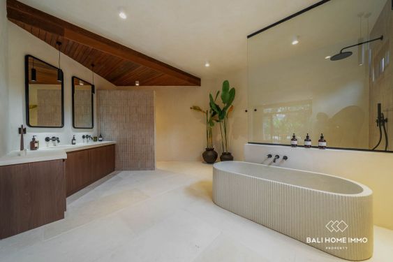 Image 20 from Luxury 5-bedroom Villa for Sale in Oberoi Seminyak