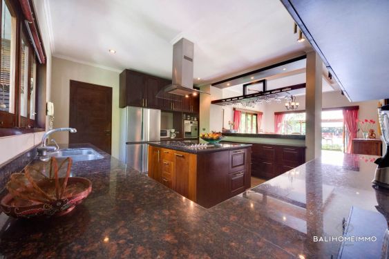 Image 7 from Villa de luxe avec 6 chambres à vendre ou à louer, à proximité de la plage de Seminyak