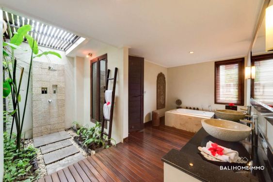 Image 20 from Villa de luxe avec 6 chambres à vendre ou à louer, à proximité de la plage de Seminyak