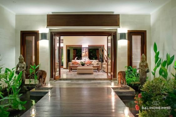 Image 11 from Villa de luxe avec 6 chambres à vendre ou à louer, à proximité de la plage de Seminyak