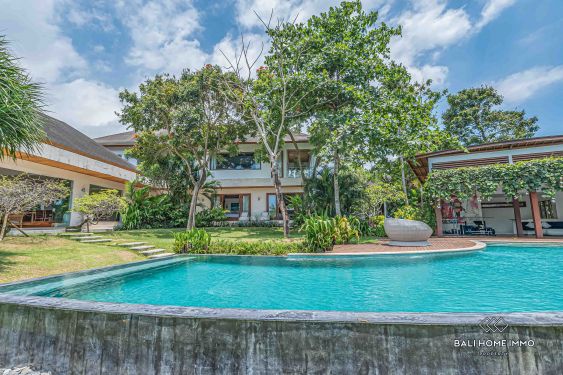 Image 2 from luxueuse villa de 5 chambres avec vue sur le champ de riz à vendre en bail à Bali Pererenan