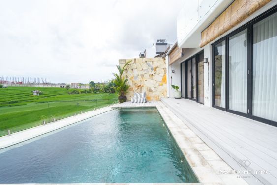 Image 2 from Villa moderne de 2 chambres avec vue sur les rizières à vendre en bail à Babakan Canggu