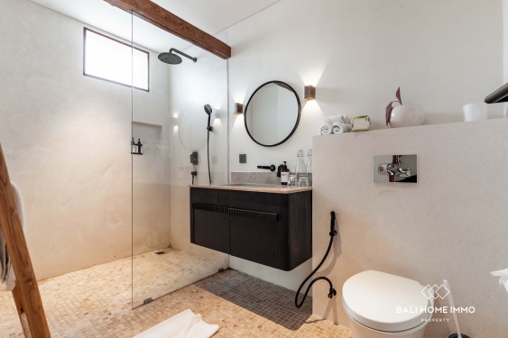 Image 15 from Villa Modern 2 Kamar Tidur Dijual Hak Milik di Berawa Bali