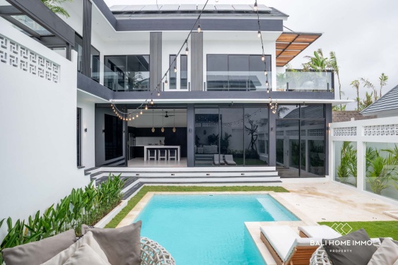 VILLA MODERNE DE 3 CHAMBRES À VENDRE EN LOCATION À CANGGU BALI