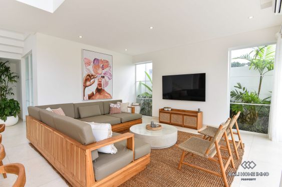 Image 5 from Modern 4 Bedroom Family Villa For Rent in Berawa Bali