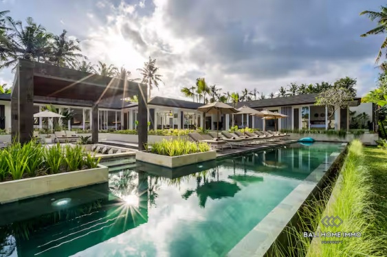 Villa modern 6 kamar tidur dijual di Ubud, Bali.